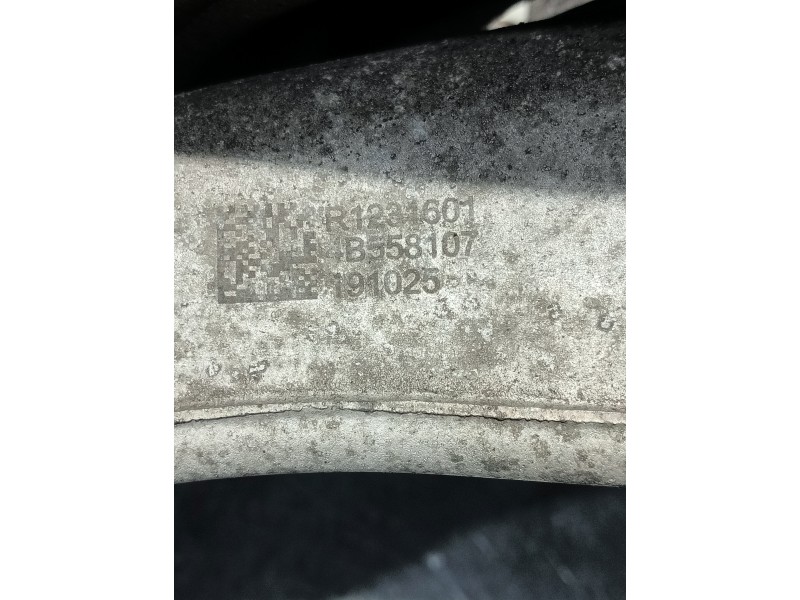 Recambio de mangueta delantera derecha para tesla model 3 referencia OEM IAM R1231601 1044661C 