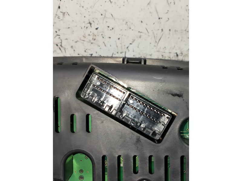 Recambio de cuadro instrumentos para hyundai elantra (xd) 1.6 gls (4-ptas.) referencia OEM IAM 940132D210 VDO12981 