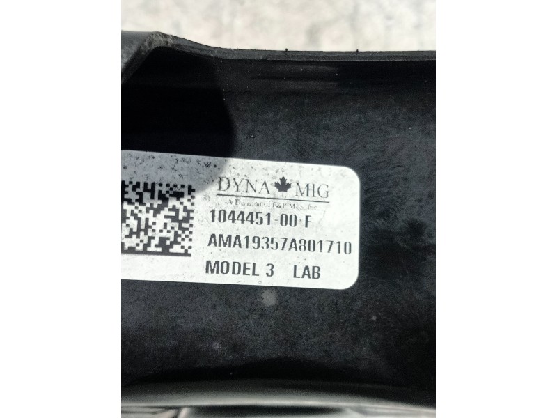Recambio de brazo suspension inferior trasero derecho para tesla model 3 referencia OEM IAM 104445100F  