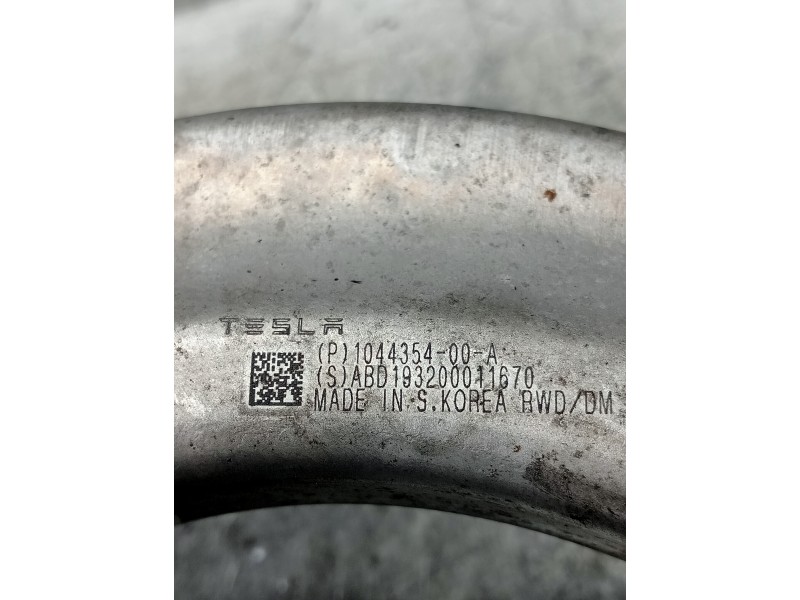 Recambio de brazo suspension inferior delantero izquierdo para tesla model 3 referencia OEM IAM 104435400A  