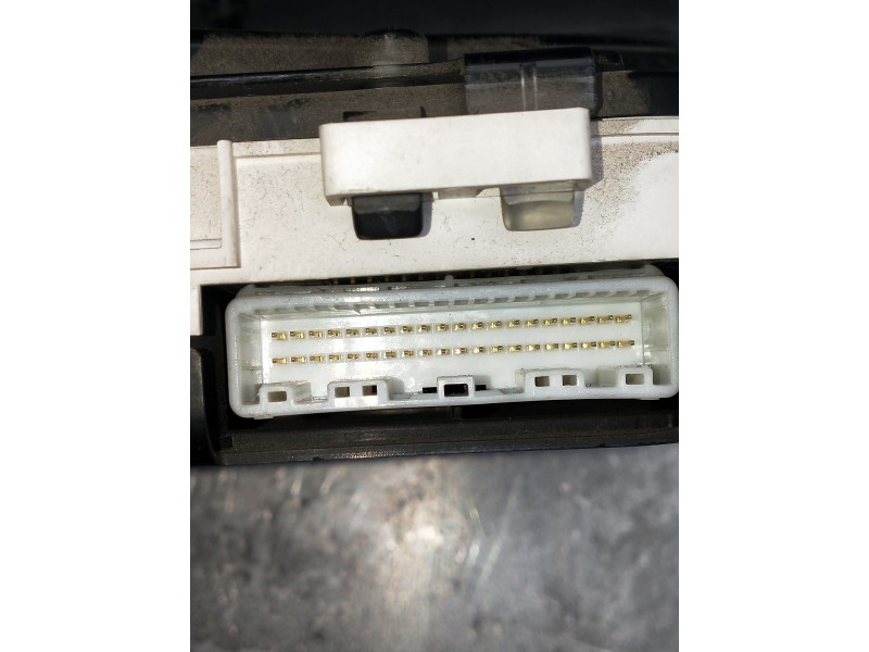 Recambio de cuadro instrumentos para toyota corolla verso (r1) 2.0 d-4d luna referencia OEM IAM 838000F060L MB2574203689 