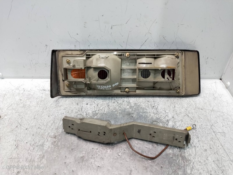 Recambio de piloto trasero derecho para ford escort berlina 1.4 referencia OEM IAM   