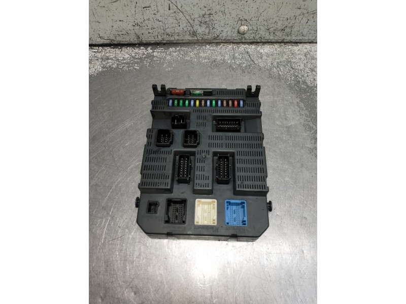 Recambio de caja reles / fusibles para peugeot 308 confort referencia OEM IAM 9663798180 2715534180208 A12272