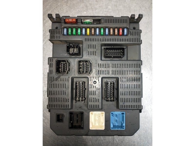 Recambio de caja reles / fusibles para peugeot 308 confort referencia OEM IAM 9663798180 2715534180208 A12272