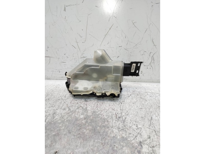 Recambio de motor cierre centralizado delantero derecho para citroen c3 aircross feel referencia OEM IAM 266779 5059A1352K6 5P