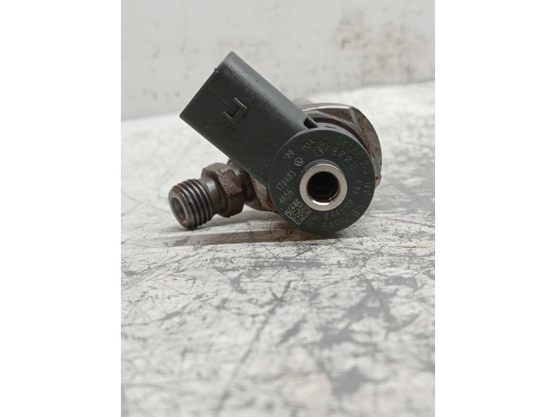 Recambio de inyector para audi a4 avant (8w5) advanced edition referencia OEM IAM 0445110469 04L130271AC BOSCH
