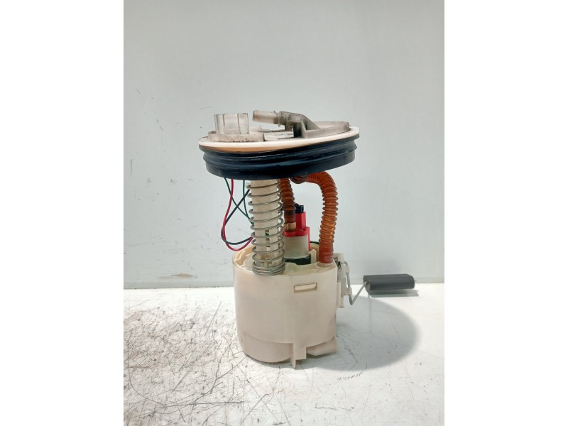 Recambio de bomba combustible para ford fiesta (cbk) referencia OEM IAM KWN831  