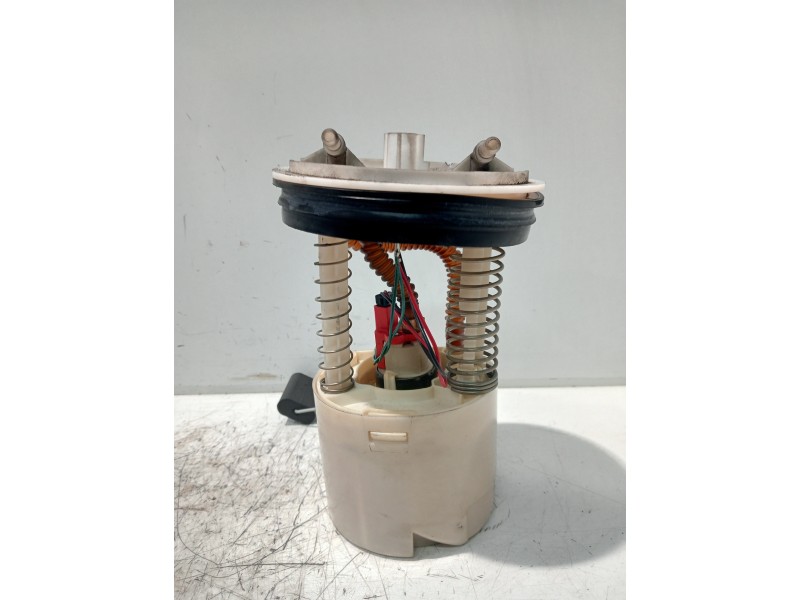 Recambio de bomba combustible para ford fiesta (cbk) referencia OEM IAM KWN831  