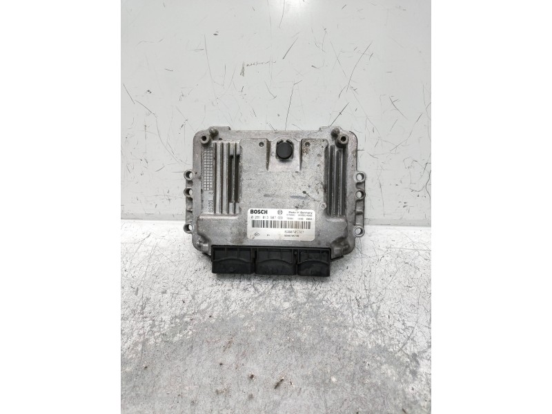 Recambio de centralita motor uce para renault megane ii berlina 5p business referencia OEM IAM 0281013907 8200705747 8200705748