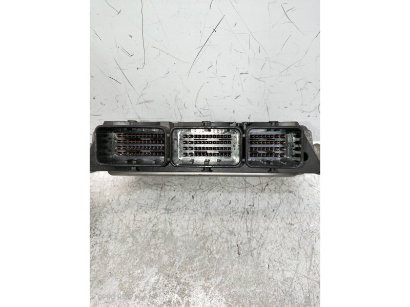 Recambio de centralita motor uce para renault megane ii berlina 5p business referencia OEM IAM 0281013907 8200705747 8200705748