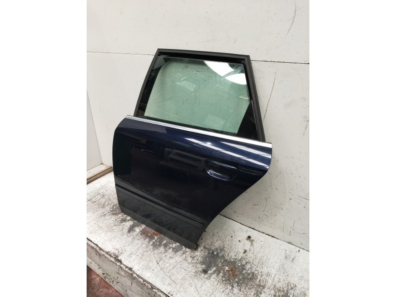 Recambio de puerta trasera izquierda para audi a4 avant (8e) 1.9 tdi (96kw) referencia OEM IAM   5P