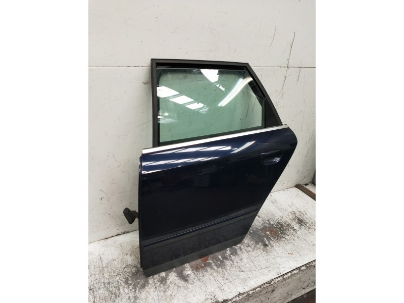 Recambio de puerta trasera izquierda para audi a4 avant (8e) 1.9 tdi (96kw) referencia OEM IAM   5P