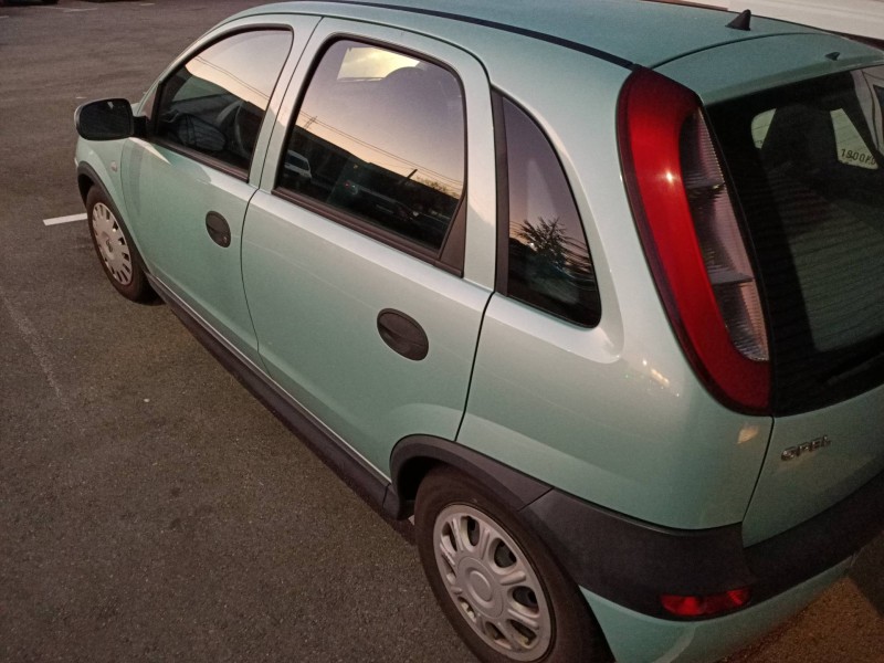 opel corsa c del año 2001