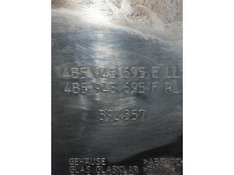 Recambio de portamatriculas para audi a6 berlina (4b2) 2.5 tdi quattro referencia OEM IAM 4B5945695ELL 4B5945695FRL 