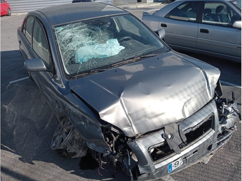 toyota avensis berlina (t25) del año 2003