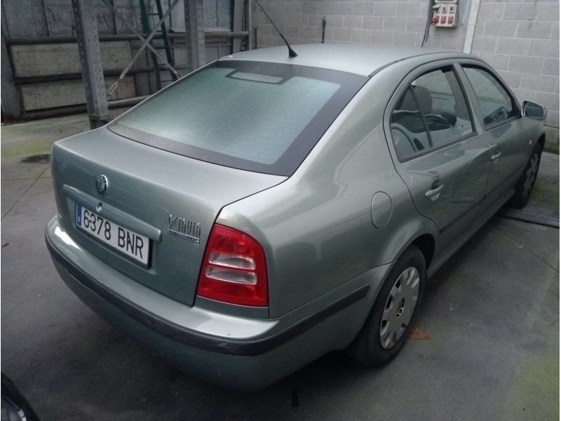 skoda octavia berlina (1u2) del año 2001