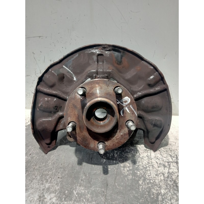 Recambio de mangueta delantera derecha para toyota corolla verso (r1) 2.0 d-4d luna referencia OEM IAM 43211  