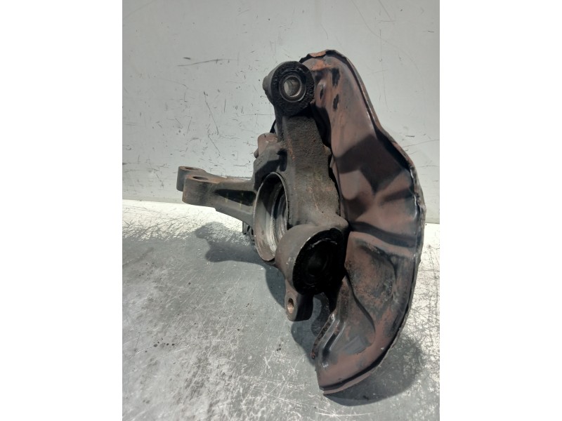 Recambio de mangueta delantera derecha para toyota corolla verso (r1) 2.0 d-4d luna referencia OEM IAM 43211  