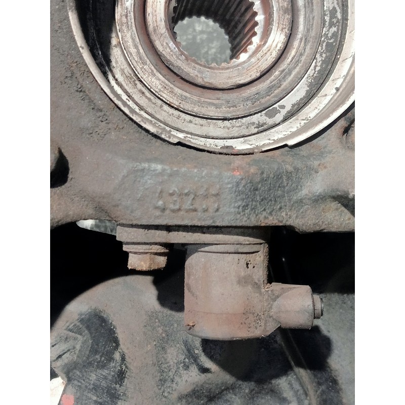 Recambio de mangueta delantera derecha para toyota corolla verso (r1) 2.0 d-4d luna referencia OEM IAM 43211  