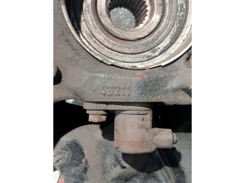 Recambio de mangueta delantera derecha para toyota corolla verso (r1) 2.0 d-4d luna referencia OEM IAM 43211  