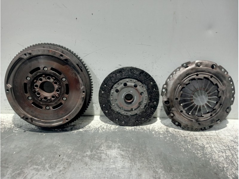 Recambio de kit embrague para toyota corolla verso (r1) 2.0 d-4d luna referencia OEM IAM 323063410 415021510 