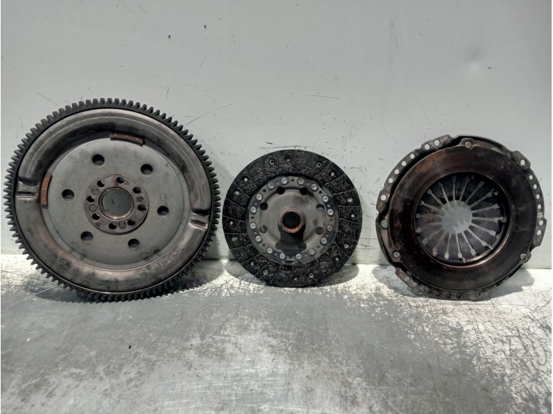 Recambio de kit embrague para toyota corolla verso (r1) 2.0 d-4d luna referencia OEM IAM 323063410 415021510 