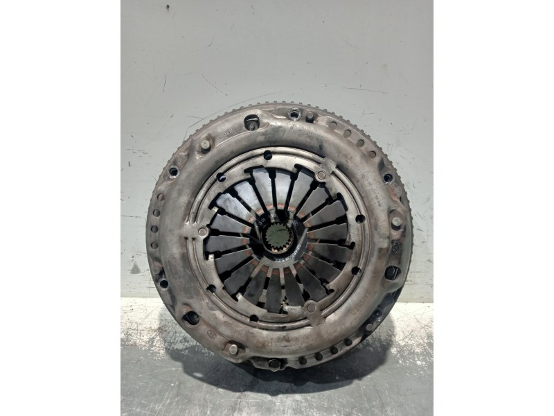 Recambio de kit embrague para toyota corolla verso (r1) 2.0 d-4d luna referencia OEM IAM 323063410 415021510 