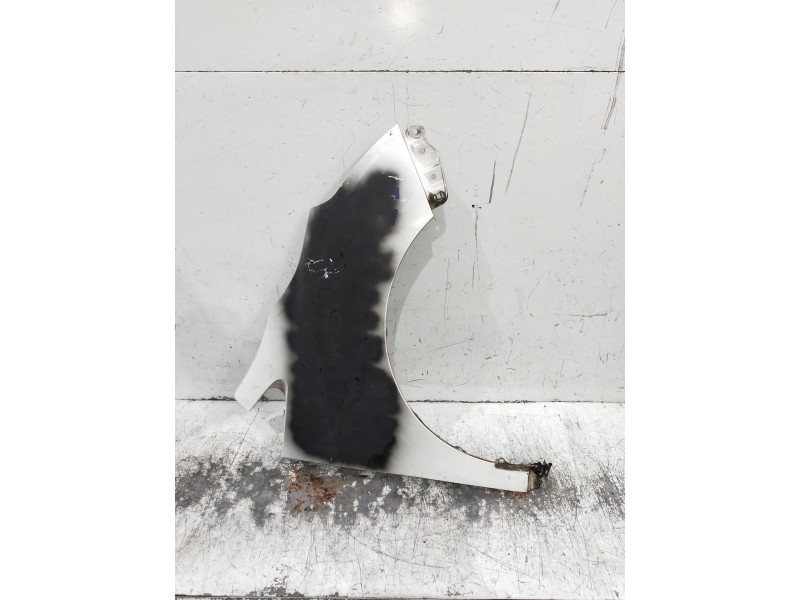 Recambio de aleta delantera derecha para toyota verso 2.0 d-4d cat referencia OEM IAM   