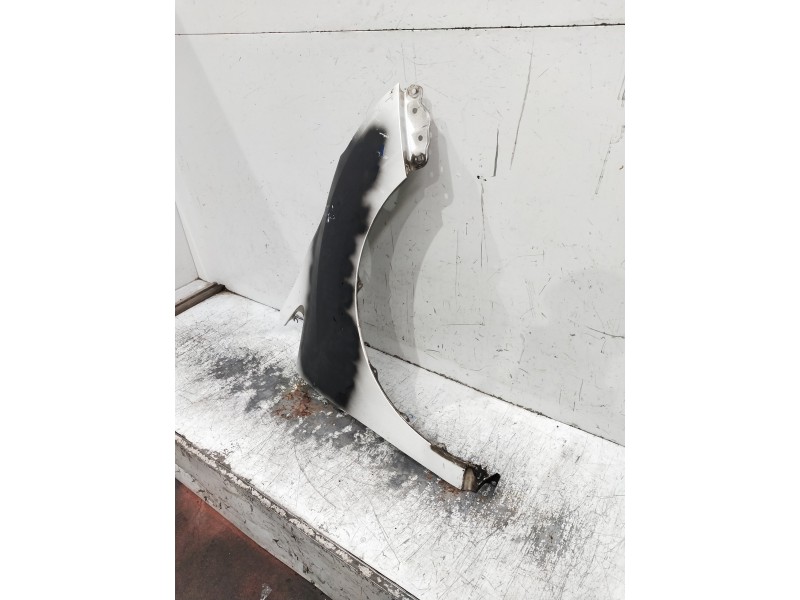 Recambio de aleta delantera derecha para toyota verso 2.0 d-4d cat referencia OEM IAM   