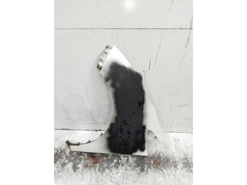 Recambio de aleta delantera izquierda para toyota verso 2.0 d-4d cat referencia OEM IAM   