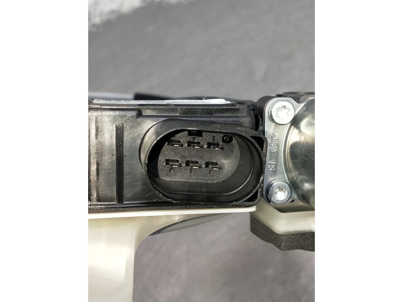 Recambio de motor techo electrico para audi a4 avant (8wd) referencia OEM IAM 8W9863560  