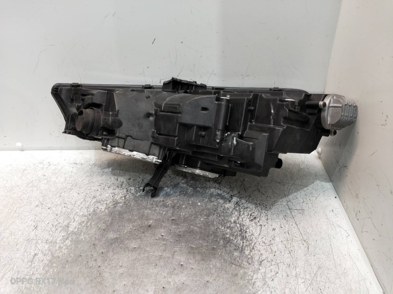 Recambio de faro derecho para audi a4 avant (8wd) referencia OEM IAM 8W0941034 030129623200 TODAS PATILLA ROTAS