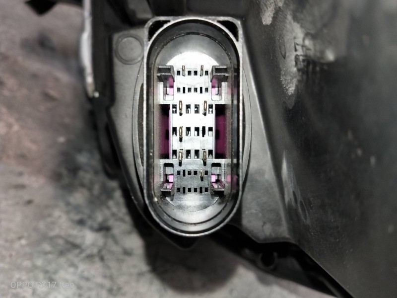 Recambio de faro derecho para audi a4 avant (8wd) referencia OEM IAM 8W0941034 030129623200 TODAS PATILLA ROTAS