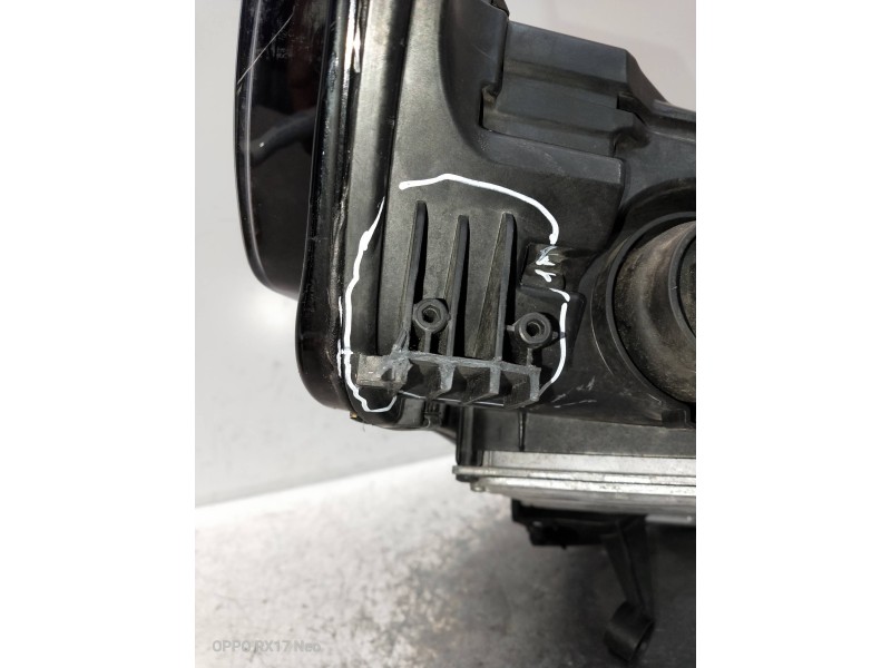 Recambio de faro derecho para audi a4 avant (8wd) referencia OEM IAM 8W0941034 030129623200 TODAS PATILLA ROTAS