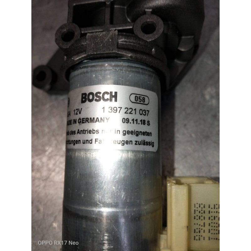 Recambio de motor cierre centralizado porton para audi a4 avant (8wd) referencia OEM IAM 1397221037 8W9827852A. 0390204156 5P