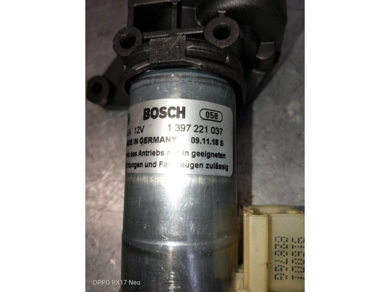 Recambio de motor cierre centralizado porton para audi a4 avant (8wd) referencia OEM IAM 1397221037 8W9827852A. 0390204156 5P