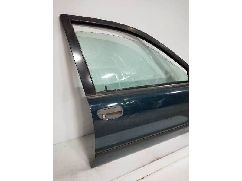 Recambio de puerta delantera derecha para volvo v40 familiar 2.0 turbo cat referencia OEM IAM   