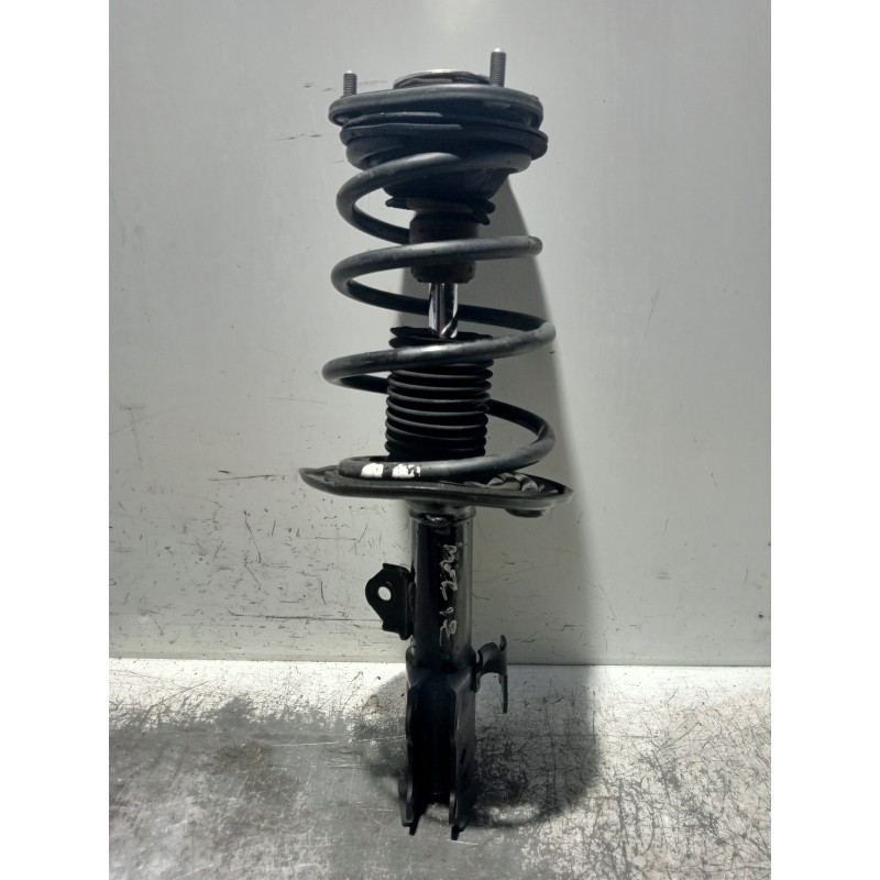 Recambio de amortiguador delantero izquierdo para toyota verso 2.0 d-4d cat referencia OEM IAM 3358006  