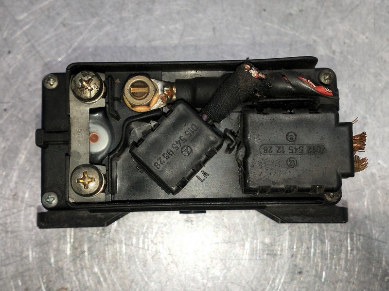 Recambio de caja precalentamiento para mercedes clase c (w202) berlina 250 td (202.128) referencia OEM IAM 0185457232 899056000 