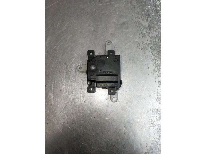 Recambio de motor apertura trampillas climatizador para toyota verso 2.0 d-4d cat referencia OEM IAM C638002160  