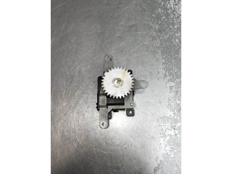 Recambio de motor apertura trampillas climatizador para toyota verso 2.0 d-4d cat referencia OEM IAM C638002160  