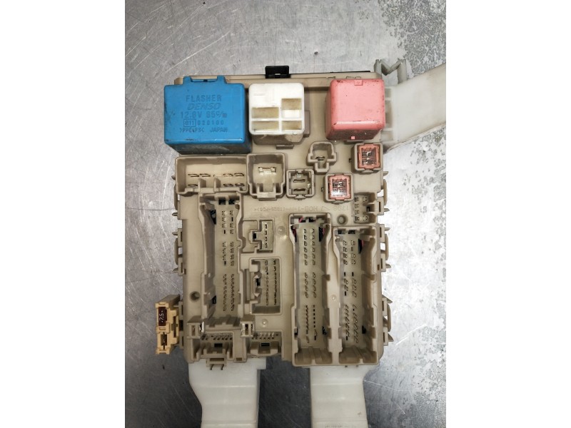 Recambio de caja reles / fusibles para toyota verso 2.0 d-4d cat referencia OEM IAM 827300F290A 350913I26 