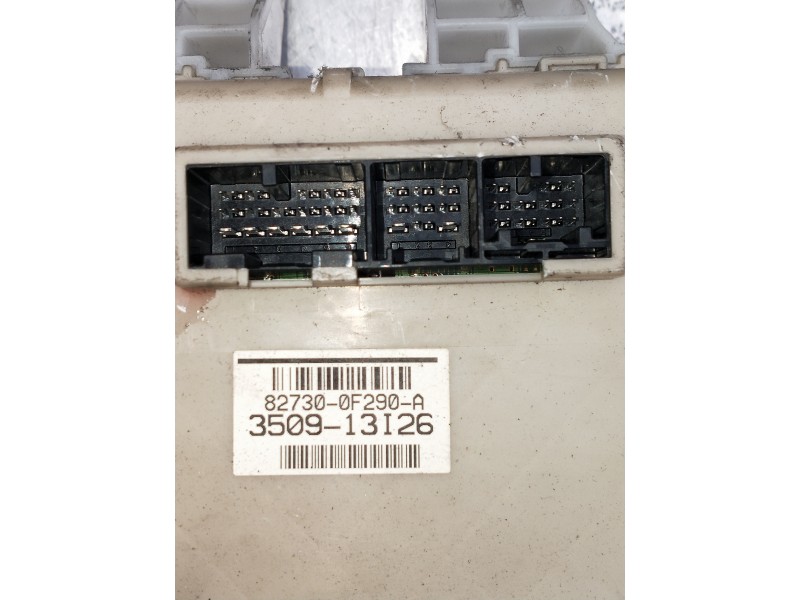 Recambio de caja reles / fusibles para toyota verso 2.0 d-4d cat referencia OEM IAM 827300F290A 350913I26 