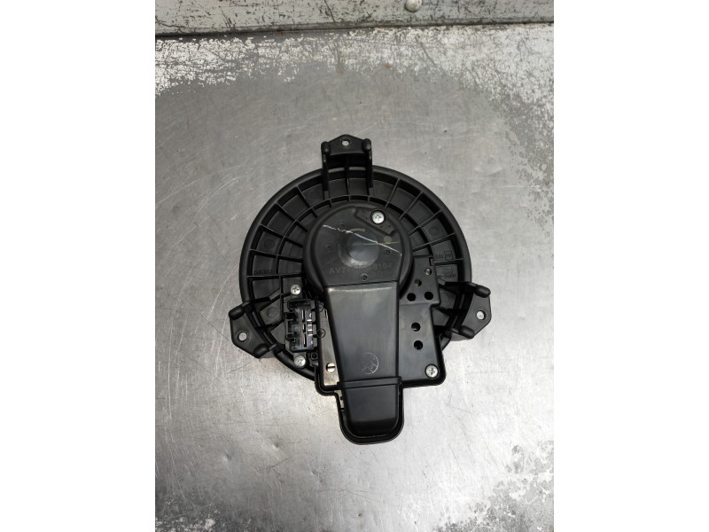 Recambio de motor calefaccion para toyota verso 2.0 d-4d cat referencia OEM IAM AV2727008104  