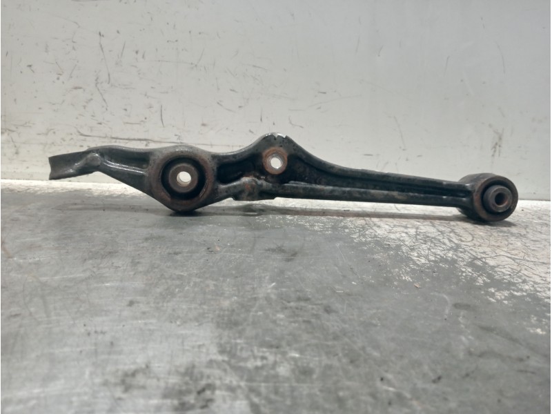 Recambio de brazo suspension inferior delantero derecho para honda accord berlina (cg7-9/ch1-7) referencia OEM IAM 51355S84A00  