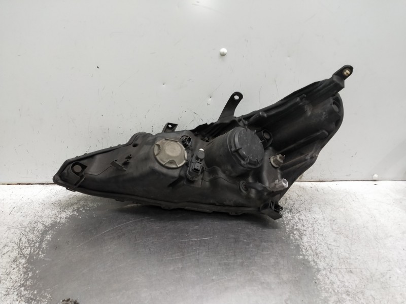 Recambio de faro derecho para toyota verso 2.0 d-4d cat referencia OEM IAM   