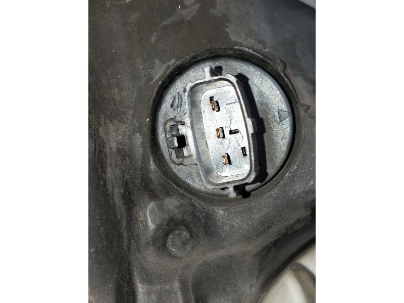 Recambio de faro izquierdo para toyota verso 2.0 d-4d cat referencia OEM IAM   