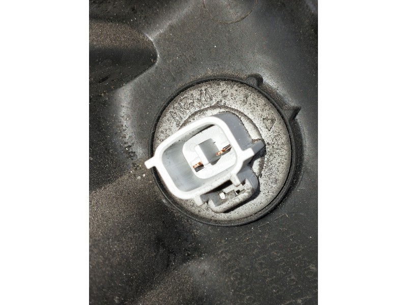 Recambio de faro izquierdo para toyota verso 2.0 d-4d cat referencia OEM IAM   
