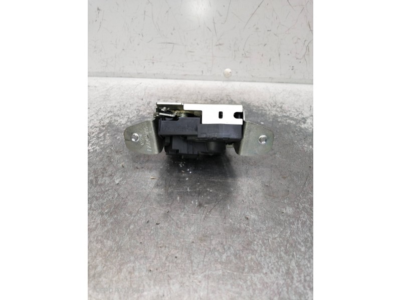 Recambio de motor cierre centralizado porton para mercedes clase m (w166) referencia OEM IAM A2047400735  5P