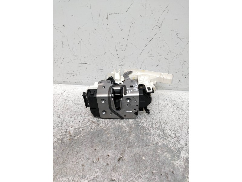 Recambio de motor cierre centralizado trasero izquierdo para mercedes clase m (w166) referencia OEM IAM A2047302735  5P